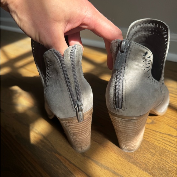 Vince Camuto with perforated design with back zipper size 11/41 - Picture 2 of 9